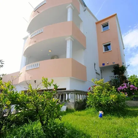 Apartment Lana