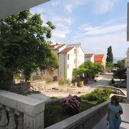 Lana Apartmán *