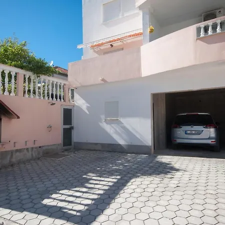 Apartment Lana Kastela