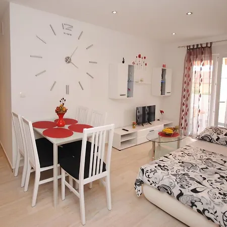 Apartment Lana *