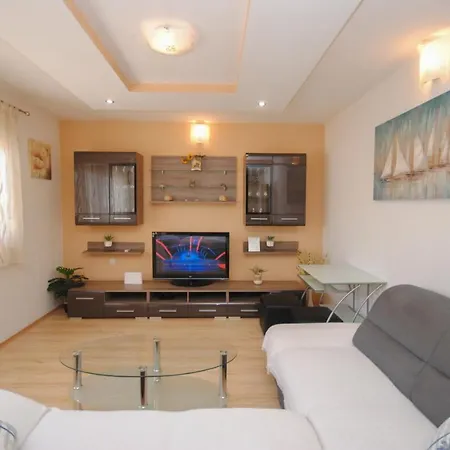 Lana Apartment