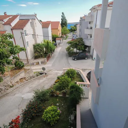 Lana * Kastela